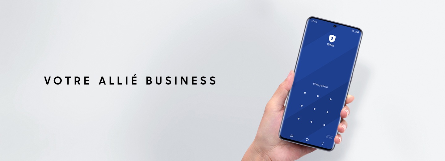 Une main tenant le Galaxy S20 Ultra avec l'interface d'entrée à l'écran et le texte indiquant "Votre allié business".