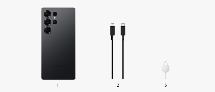 A fekete titán Galaxy S25 Ultra hátulról látható, egy akkumulátortöltő kábellel és mellette egy kioldó tűvel.