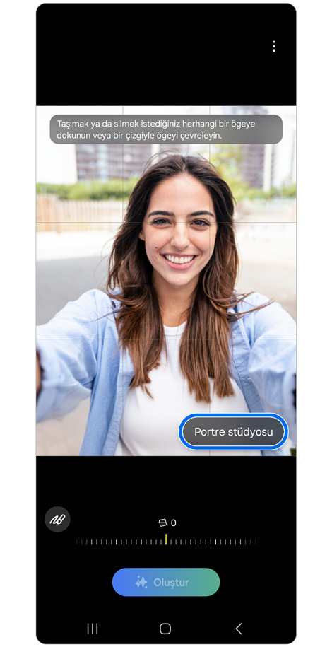 Fotoğraf düzenleme panelinde gülümseyen bir kadının portre resmi