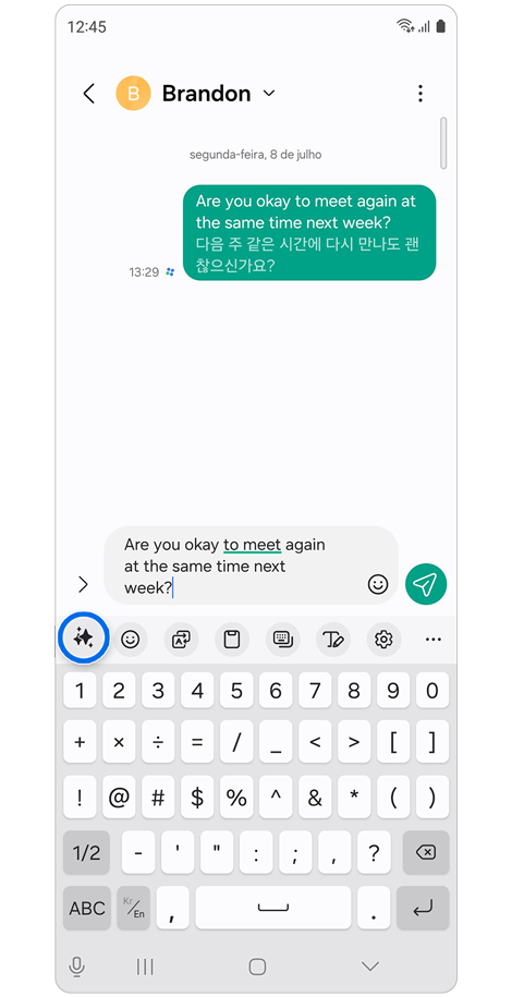 O ícone do Assistente de escrita é selecionado numa aplicação de mensagens.