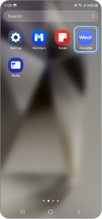 View of a home screen with the "Galaxy Wearable" app highlighted.