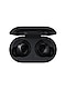 زوج من سماعات Galaxy Buds داخل علبة شحن مفتوحة