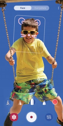 draw over the image of a boy's face on a swing using Note10