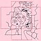 Un croquis noir et rose du visage d’une femme. Elle a des cheveux longs et ondulés, décorés de fleurs. Elle a de longs cils et des taches de rousseur sur les joues. Elle tient de petits personnages qui se tiennent la main. L’arrière-plan est composé de pluie, de soleil et d’un arc-en-ciel.