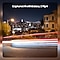 Les lumières de la ville de San Francisco la nuit avec des traînées lumineuses au premier plan et le Bay Bridge en arrière-plan. Cliché réalisé #withGalaxy Z Flip4