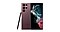 Vues avant et arrière du Galaxy S22 Ultra Bordeaux avec un S Pen appuyé contre lui.