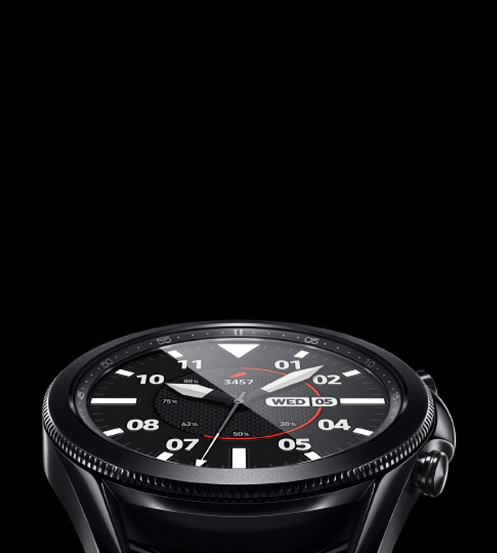 Vue à hauteur des yeux de la Galaxy Watch3 Noir Mystique avec un cadran sport classique.