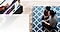 Une mère et sa fille sont assises sur un tapis bleu avec des motifs blancs devant un téléviseur intelligent Samsung. Elles regardent les différentes applications installées sur un téléviseur intelligent.