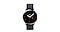 Una toma de producto de un Galaxy Watch Active2 negro. La hora en la esfera del reloj marca las 10:08 a. m.
