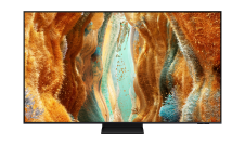 Un Samsung Neo QLED TV muestra un campo de césped rosado y naranja en la pantalla.