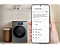 Samsung Smartphone mit aktivem AI Energy Mode auf dem Bildschirm. Bespoke AI Waschmaschine im Hintergrund