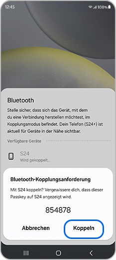 Bluetooth-Kopplungsanfrage wird im Galaxy S10e und Galaxy J1 angezeigt.