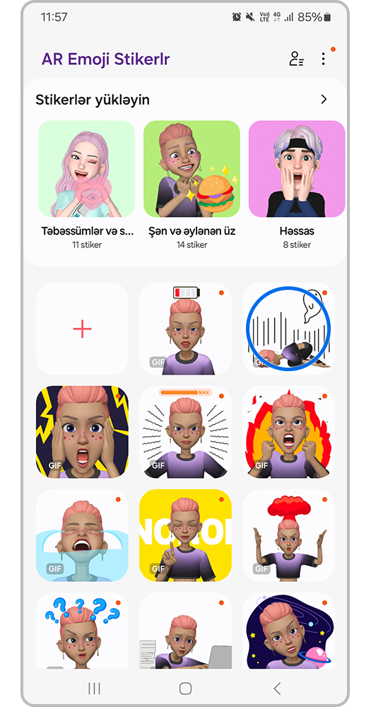 Ekranda AR emojisi olan stikerlər göstərilir.