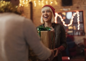 Opzoek naar een cadeau voor de feestdagen? Maak het moment onvergetelijk en kies voor iets bijzonders dat echt bij ze past. Ontdek het hier op Samsung BE.