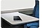 Smartphone onbewaakt achtergelaten op een tafeltje in de trein, symbool voor diefstalrisico.