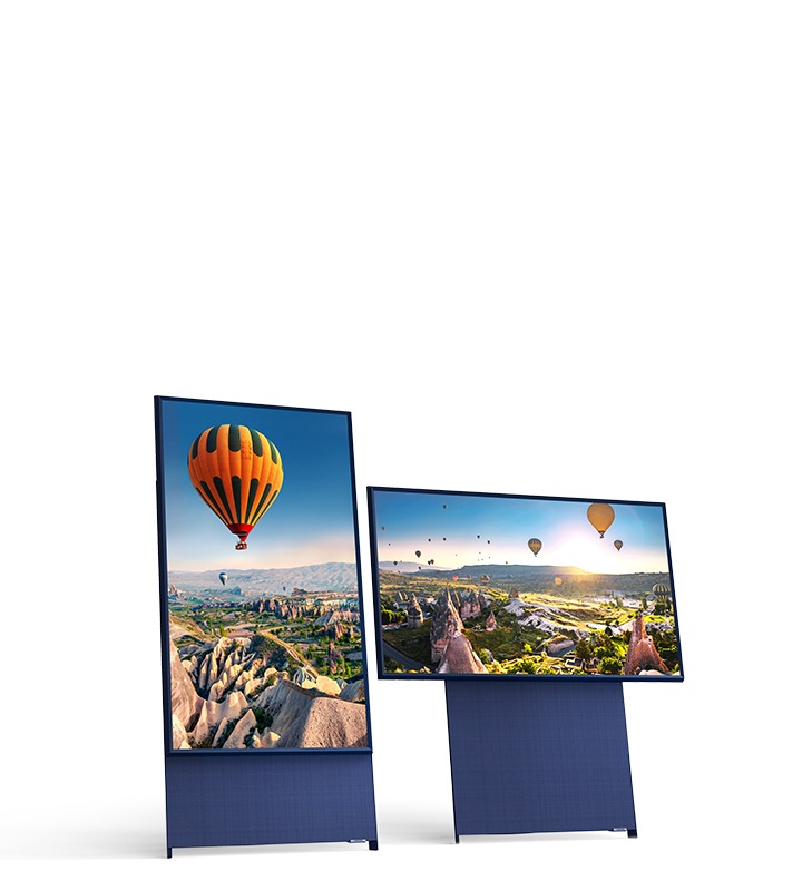 er zijn 2 sero tvs met een landschap afbeelding met hete lucht ballonnen in turkije