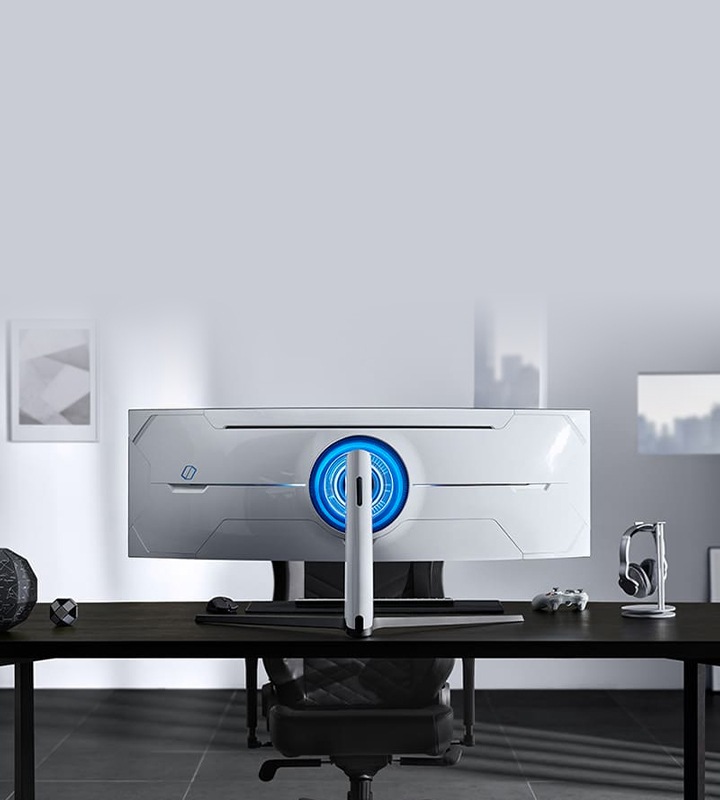 De achterkant van de Odyssey G9 in een moderne kamer