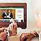 Femme touchant la tablette Samsung