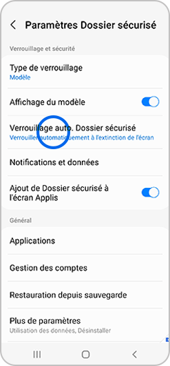 Sélection du menu Verrouillage automatique du dossier sécurisé d'un smartphone Samsung
