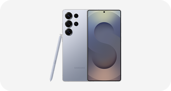 São mostrados dois aparelhos Galaxy S25 Ultra na cor Titânio Azul. Vista posterior do Galaxy S25 Ultra com uma S Pen apoiada nele, e vista frontal do Galaxy S25 Ultra em primeiro plano.