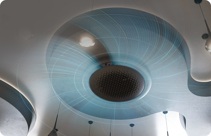 O ar é distribuído uniformemente em todas as direções a partir de um ar-condicionado Cassette Samsung 360, cobrindo 360 graus.