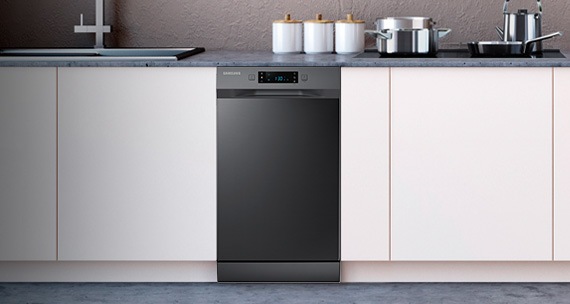 lava louças cinza escuro numa cozinha branca