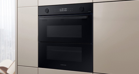 imagem de um forno embutido de cor preta