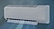Imagem aproximada de um ar-condicionado Samsung Wall Mounted aumenta lentamente. Seu display digital lê 23 °C. O ar está sendo aspirado pela entrada superior e dispersado pela lâmina inferior.