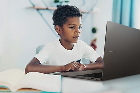 Children use tablets with an S Pen in a classroom.