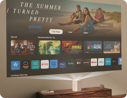Projecteur le Premiere 5 affichant la plateforme Smart TV de Samsung avec des applications de diffusion en direct.