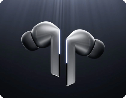 Vue rapprochée des écouteurs Galaxy Buds3 Pro, mettant en valeur leur design moderne.