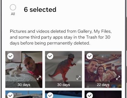 Pictures selected in the Trash folder of the Gallery app on a Samsung Galaxy.