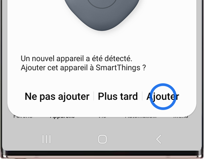 Un téléphone Galaxy affiche un écran SmartThings.