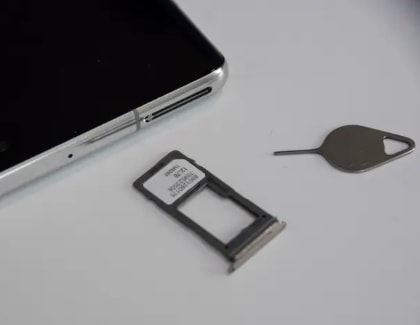 Retirez la carte mémoire microSD