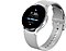 Une vue latérale de la montre Galaxy Watch4 couleur argent.