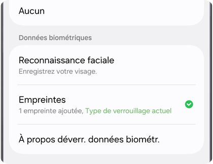 Écran de verrouillage écran et biométrie sur un Samsung Galaxy affichant l’option Empreintes avec une empreinte ajoutée.