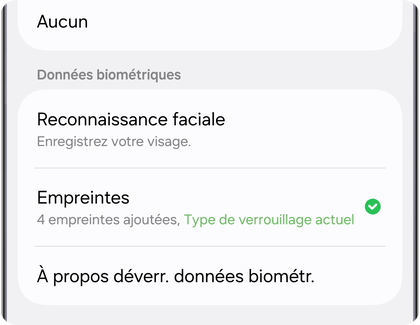 Écran de verrouillage écran et biométrie sur un Samsung Galaxy affichant l’option Empreintes avec quatre empreintes ajoutées.