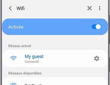 Touchez l’icône Paramètres corespondant au réseau Wi-Fi pour lequel vous voulez partager l’accès.