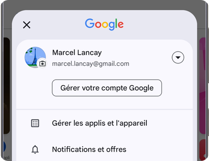 Menu du compte Google dans le Play Store sur un téléphone Samsung Galaxy affichant l’option Gérer les applis et l'appareil.