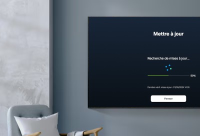 Téléviseur Samsung affichant un écran de mise à jour logicielle en cours.
