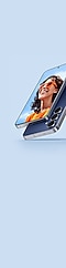 Gros plan sur le Samsung Galaxy S25 FE en bleu marine, mettant en valeur son design à triple caméra arrière et ses bords fins. L’écran affiche une photo vibrante d’une personne souriante portant des lunettes de soleil orange et un haut orange, sous un ciel bleu clair. Le texte près de l’appareil indique : Galaxy S25 FE  et Galaxy AI.