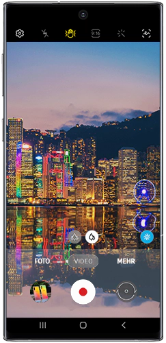 Aufnahme einer nächtlichen Stadt mit der Nachtmodus-Funktion des Galaxy Note10.