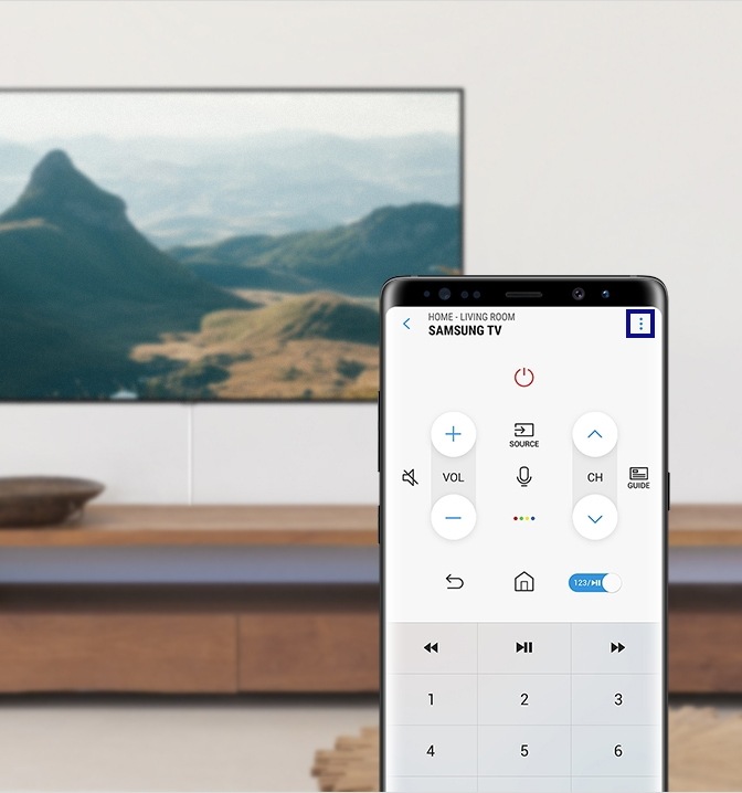Page REMOTE de l'application SmartThings sur un smartphone : le bouton de menu en haut à droite est en surbrillance.