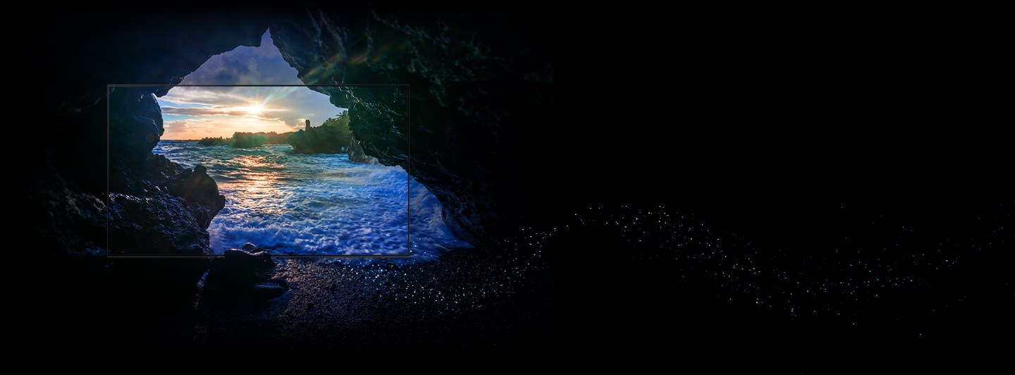 Un téléviseur est superposé par-dessus une scène de bord de mer lumineuse et éclatante, ce qui donne l'impression qu'elle est affichée à l'écran. Un logo indique « 30 % de luminosité en plus».