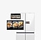 Hay un refrigerador Bespoke AI con pantalla incorporada. La pantalla recortada muestra sugerencias de recetas, como pastel de manzana y scones de limón, junto con el inventario de alimentos y la información meteorológica.