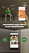 Un hombre en un banco de gimnasio sostiene su smartphone después de hacer ejercicio. Piensa sobre la comida. Necesita proteínas, le gusta la carne de res y no tiene alergias. Junto a él, hay un primer plano de una mano sosteniendo un smartphone con la aplicación SmartThings abierta. Hay varios ingredientes en pantalla con el texto: “¿Cuáles son tus ingredientes favoritos?” Recetas personalizadas que se adaptadas a tu preferencia de dieta. A continuación, un primer plano de la pantalla del refrigerador sugiere recetas inteligentes con opciones como más proteínas e ingredientes favoritos.