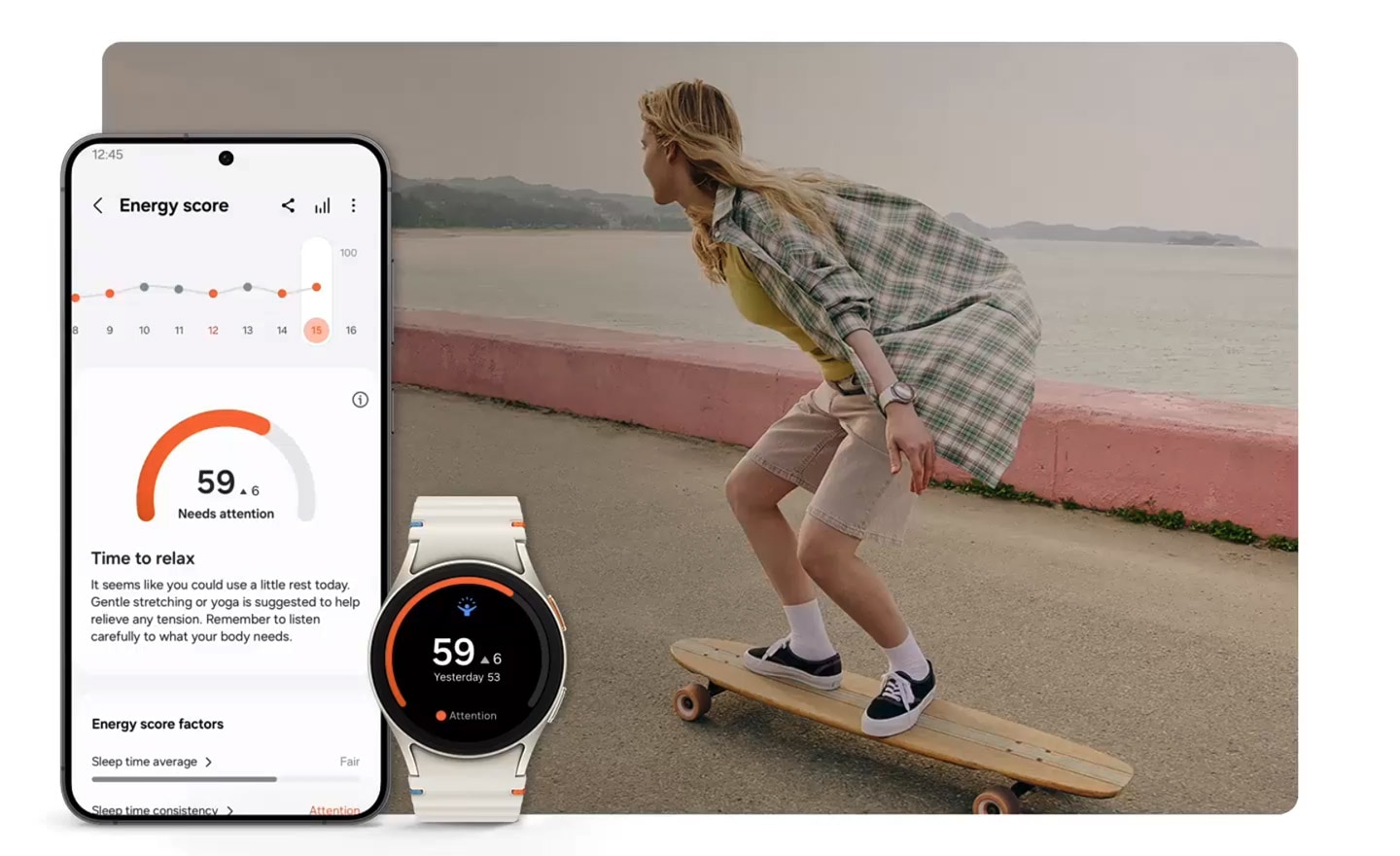 Energy Score de Samsung Health se muestra en un teléfono inteligente Galaxy. Energy Score se presenta como un número, junto con un gráfico diario. El puntaje en la parte superior de la pantalla es 59. Se indica que ha aumentado 6 puntos en comparación con el día anterior. Debajo del puntaje, el texto dice “Necesita atención” y “Momento para relajarte”. Junto al teléfono inteligente hay un Galaxy Watch. Muestra el mismo Energy Score, junto con el puntaje de ayer de 53, marcado como Atención. En segundo plano, una mujer anda en patineta. La pantalla hace la transición para mostrar a una mujer trotando en la ciudad, usando un Galaxy Watch. El Energy Score del teléfono inteligente cambia a 80, indicando “Bueno”. El texto a continuación también cambia a “Mantén el movimiento”. El Galaxy Watch junto a él se actualiza con el mismo puntaje. La pantalla cambia nuevamente a una mujer que se estira en la cama y usa un Galaxy Watch. El Energy Score del teléfono inteligente cambia a 92, mostrando “Excelente” con el texto a continuación cambiando a “Buen descanso”. Junto al teléfono inteligente hay un Galaxy Watch. Muestra el mismo Energy Score, junto con el puntaje de ayer de 90.