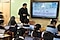 Los docentes aumentaron su eficacia al involucrar a los estudiantes en la experiencia de aprendizaje general. Pueden compartir contenido educativo a través de la serie Samsung TS-3.