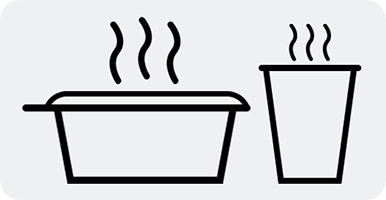 Recipiente y vaso con contenido caliente en su interior