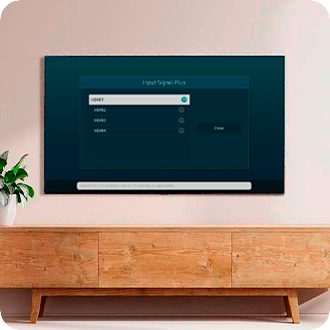 Vista de una persona usando el S Pen en un dispositivo Galaxy.